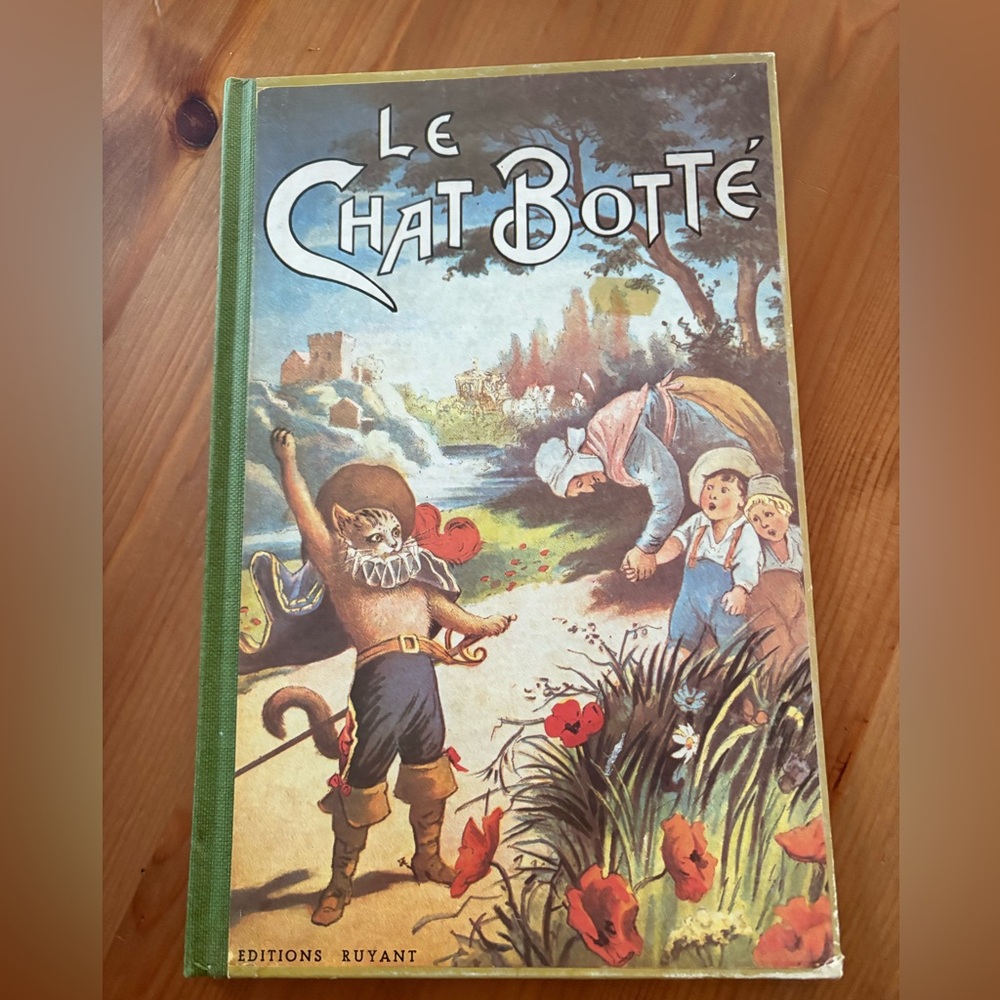 Le Chat Botté Illustrated Book